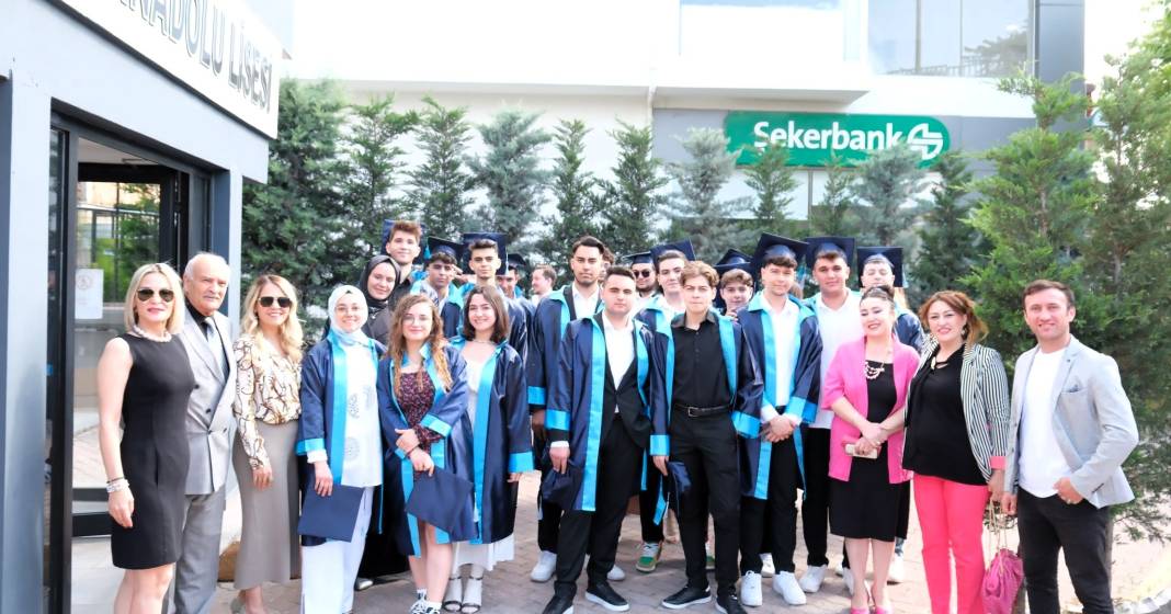 Analiz Koleji’nde mezuniyet coşkusu 2